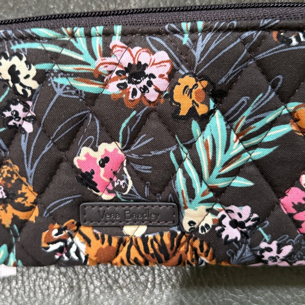 Vera Bradley RFID accordion wristlet in Bali jungle - Picture 9 of 9